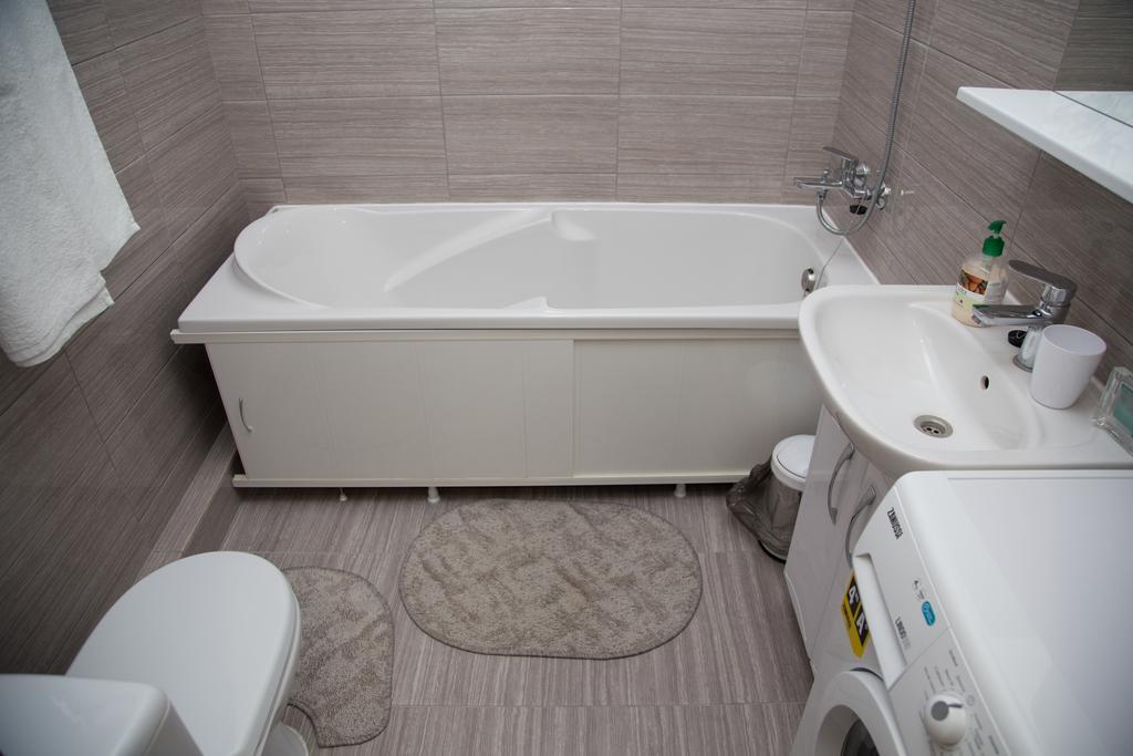 Flat2Let Lägenhet Boryspilʼ Exteriör bild